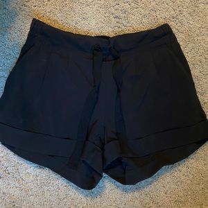 Lululemon spring break shorts 3”
